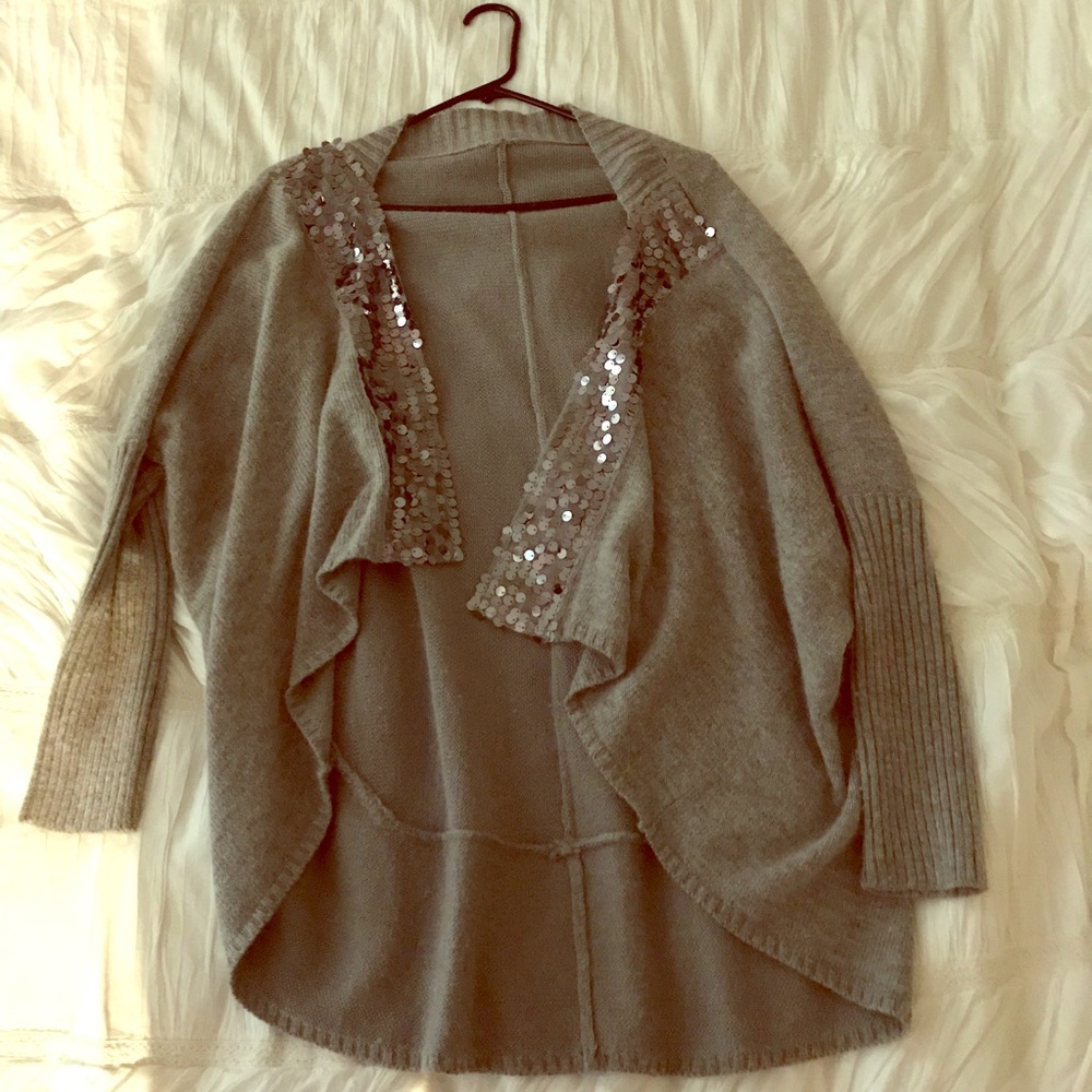 Beautiful/unique Cardigan. It fits sizes 0 to 6